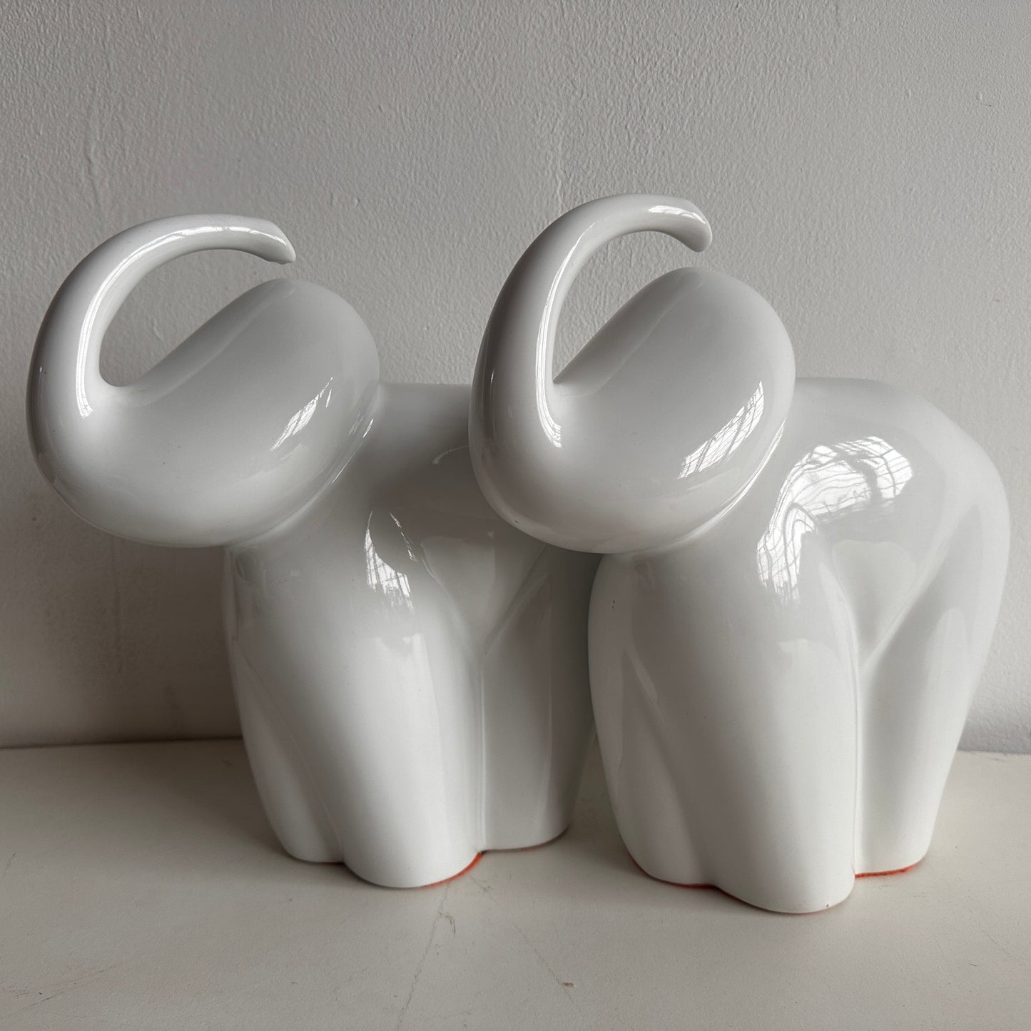OB012 WHITE CERAMIC ELEPHANT PAIR