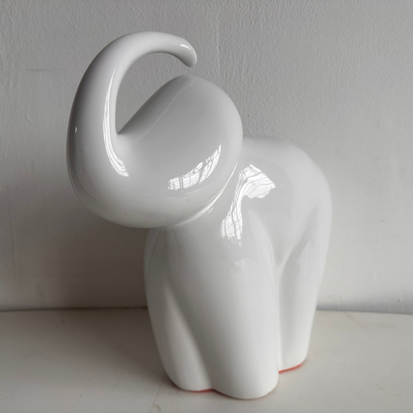 OB012 WHITE CERAMIC ELEPHANT PAIR
