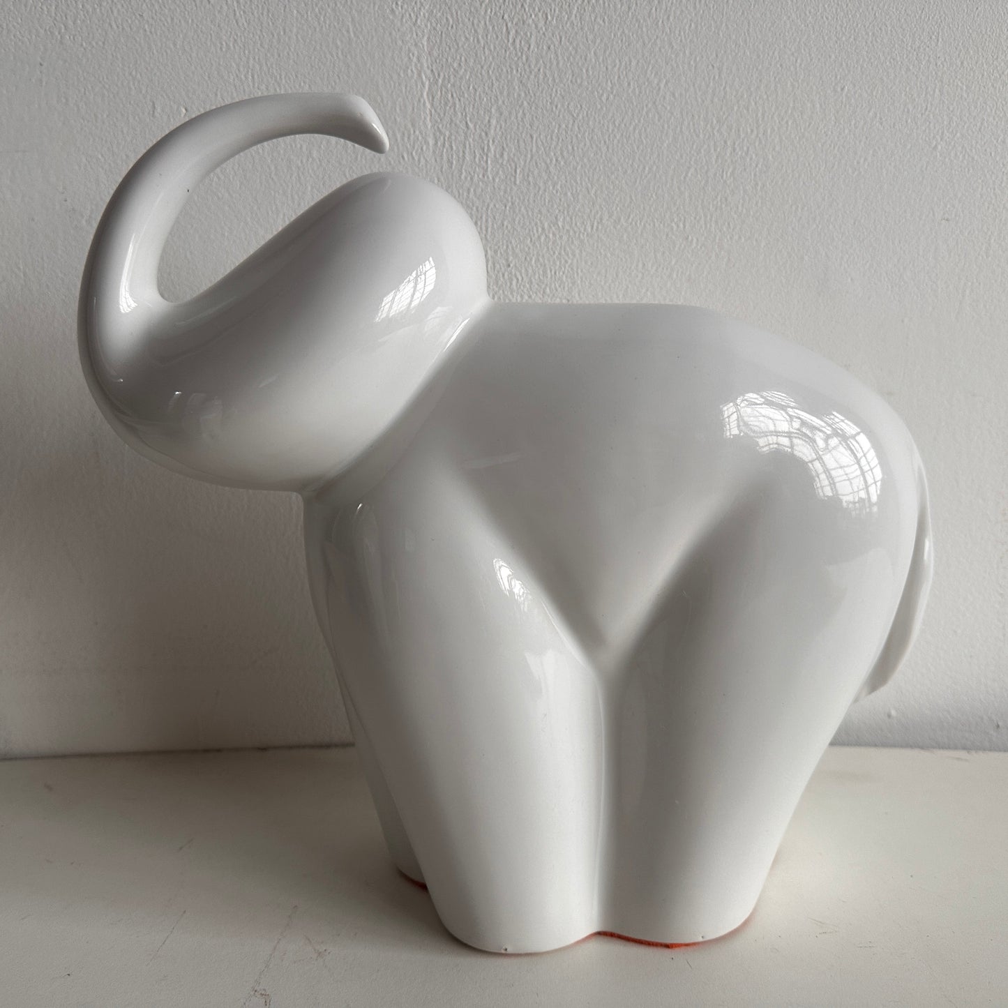 OB012 WHITE CERAMIC ELEPHANT PAIR