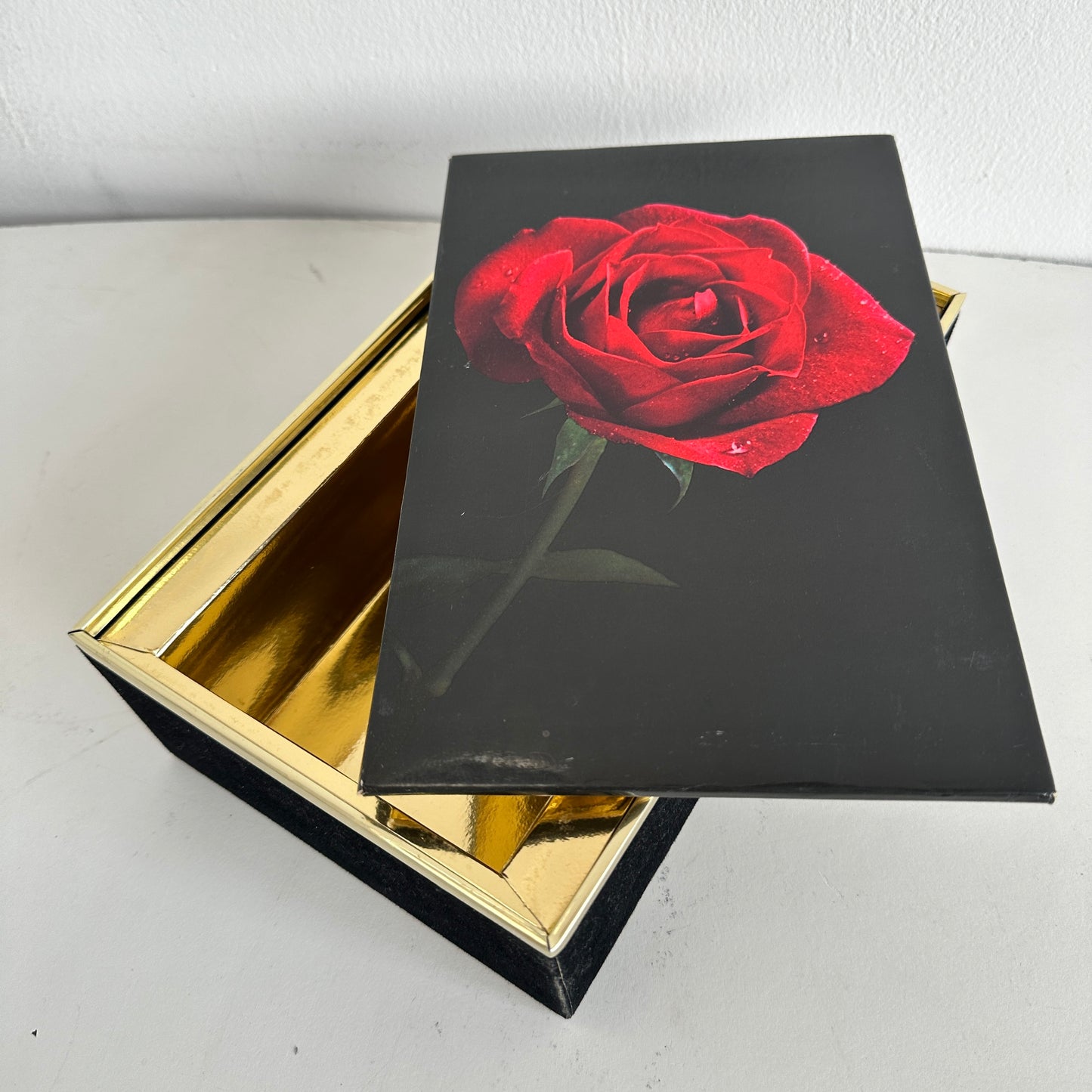 OB031 GOLD TRIM & RED ROSE BLACK BOX