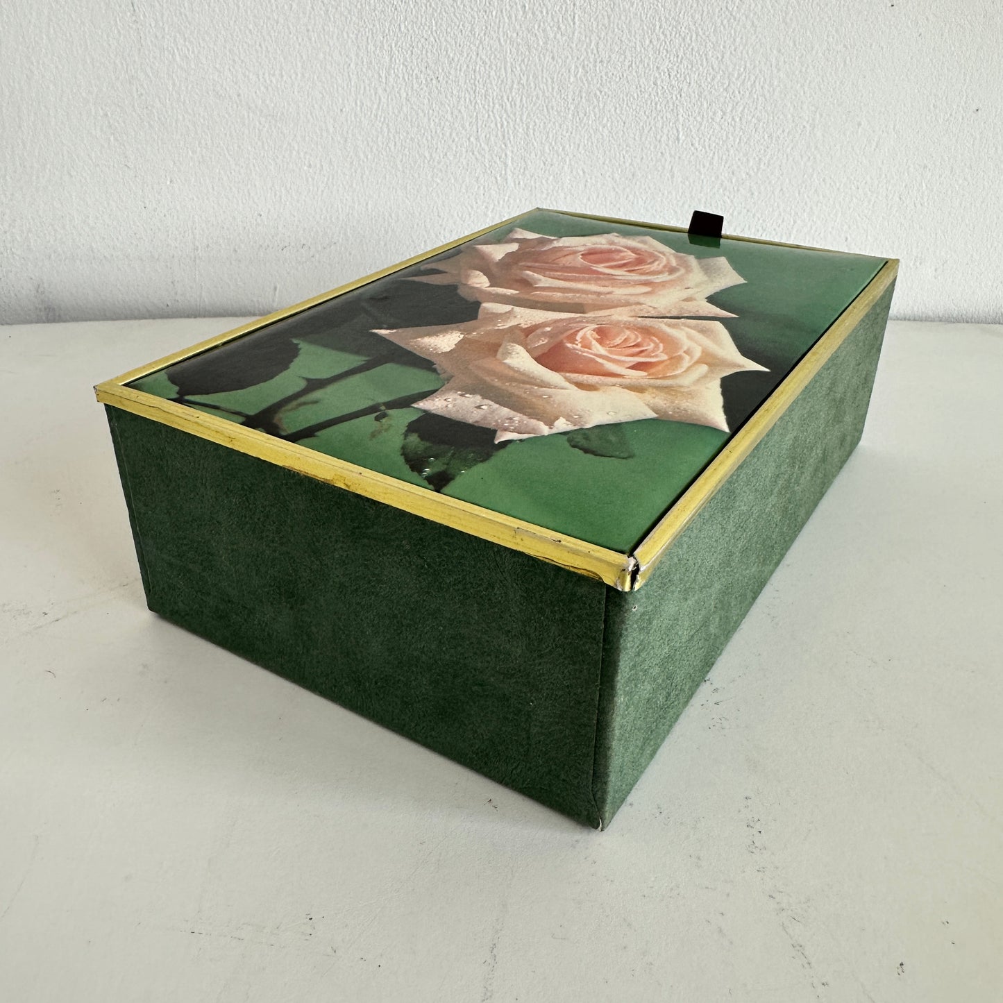 OB033 GREEN AND GOLD PALE PINK ROSE BOX