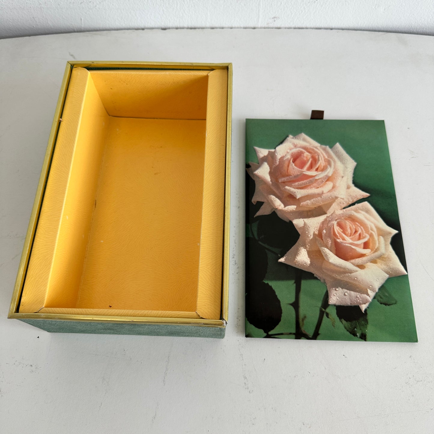 OB033 GREEN AND GOLD PALE PINK ROSE BOX