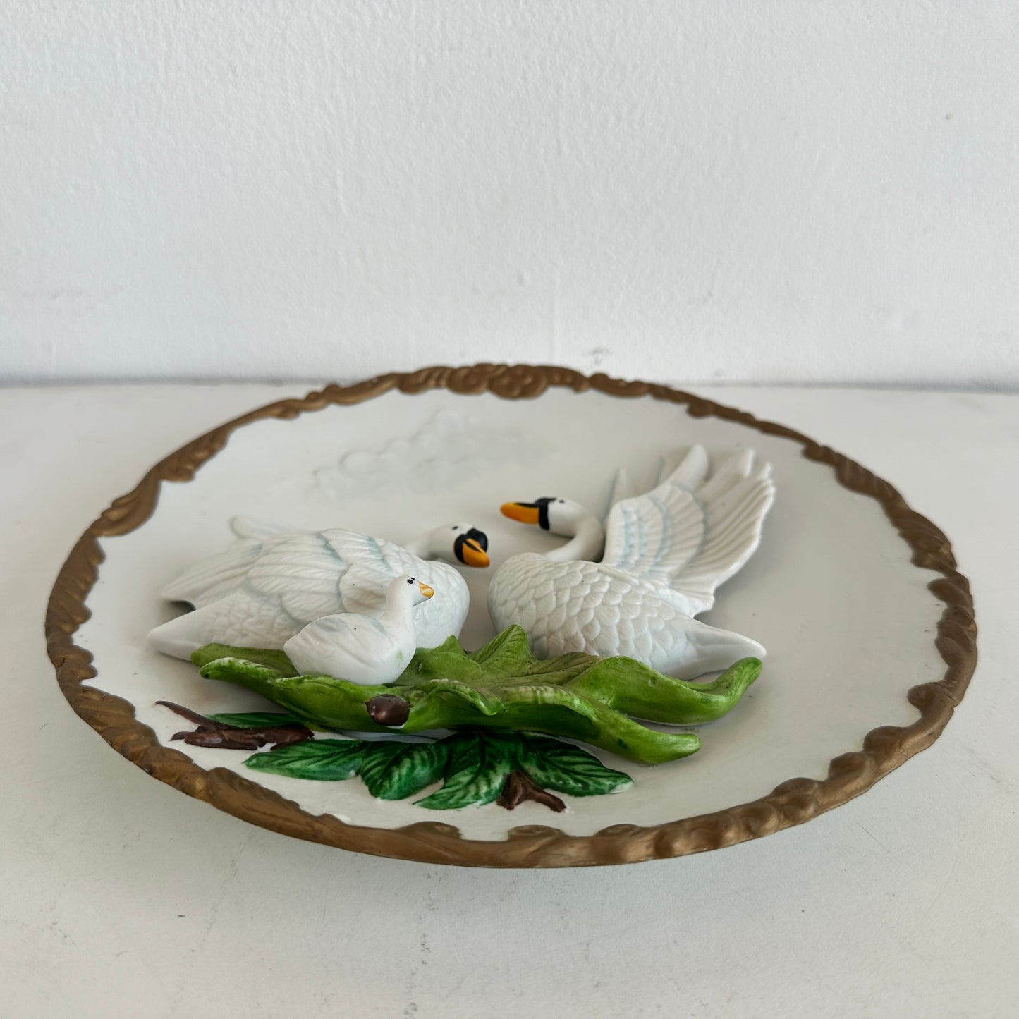 OB043 VINTAGE 3D PLATE WITH SWANS MADE OF CERAMIC & GOLD-COLORED DECORATIVE EDGE