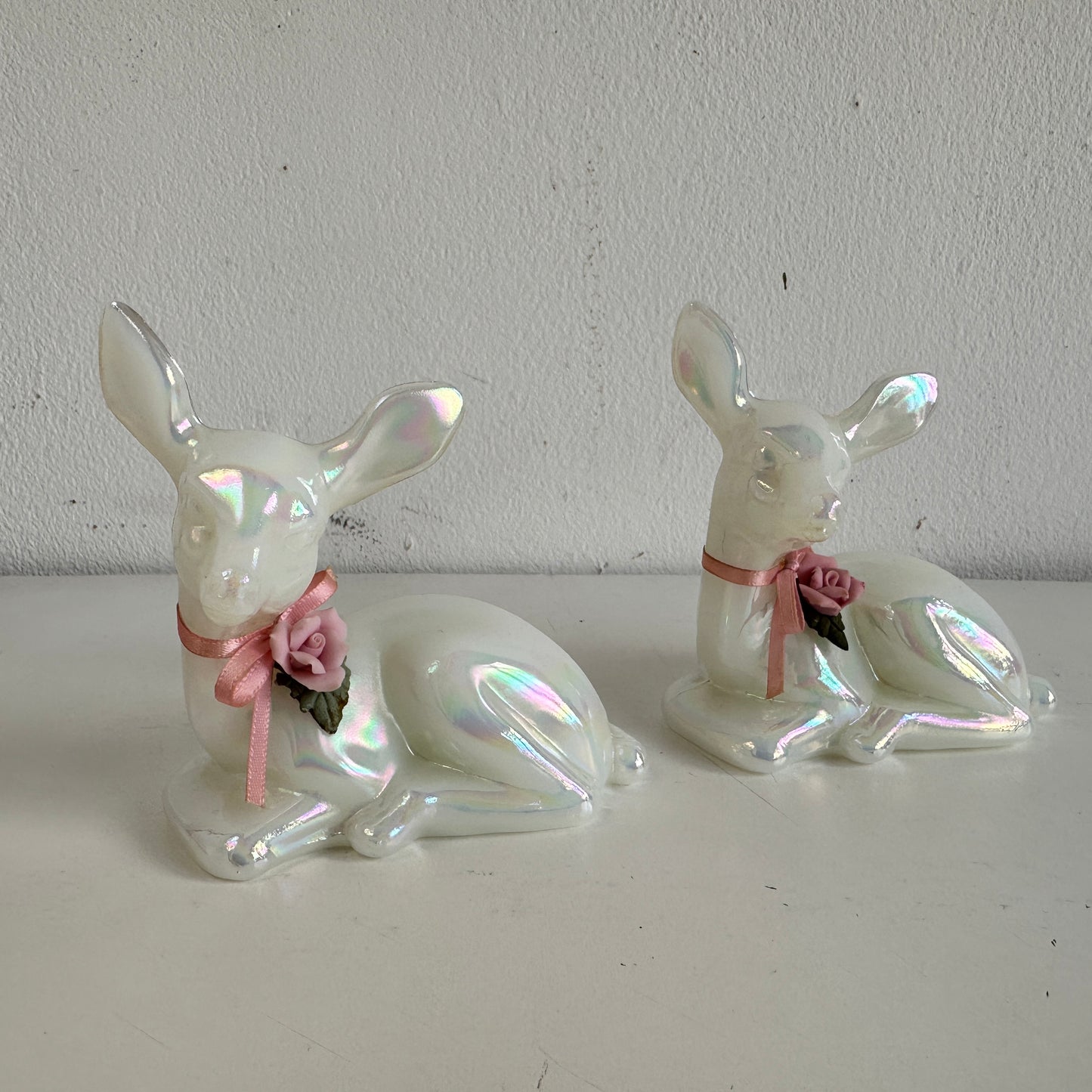 OB046 PAIR OF SOLID IRIDESCENT GLASS DEER FIGURINES