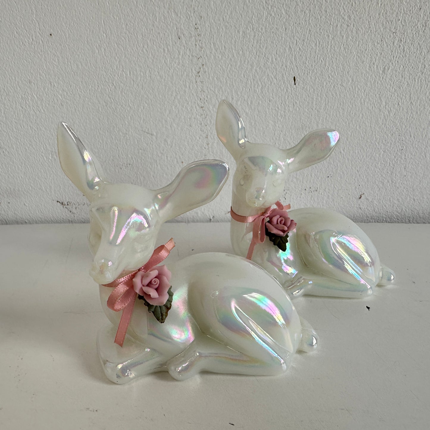OB046 PAIR OF SOLID IRIDESCENT GLASS DEER FIGURINES