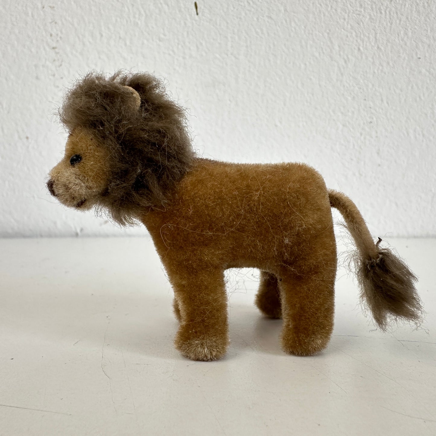 OB050 TINY STUFFED LION