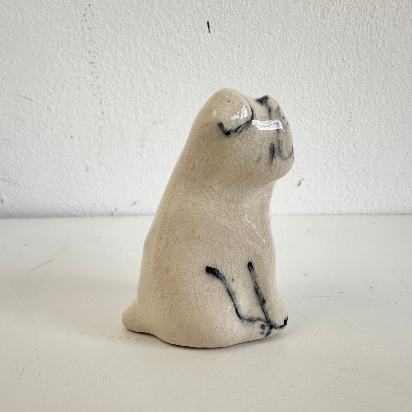 OB051 CERAMIC DOG FIGURINE