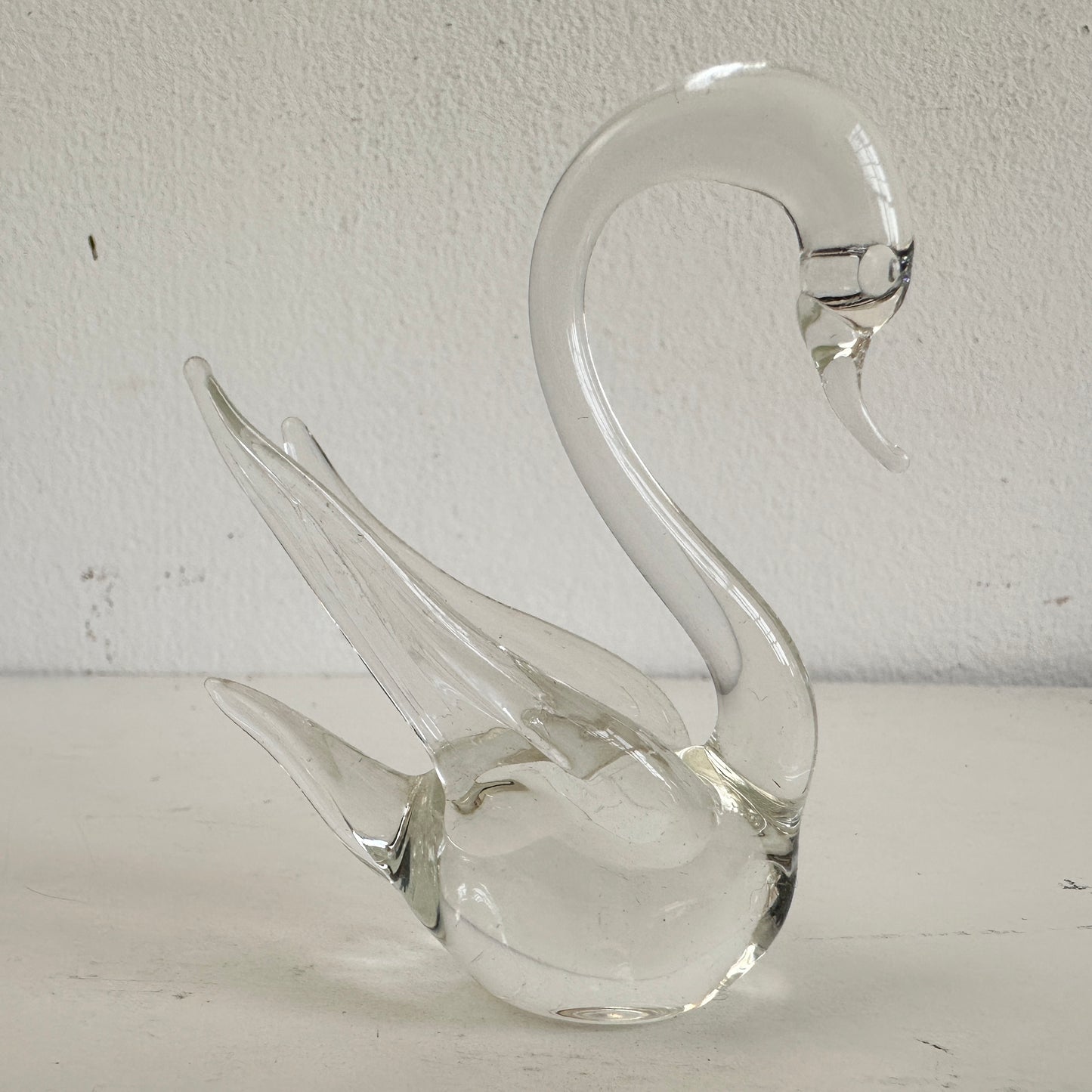 OB052 LITTLE GLASS SWAN FIGURINE
