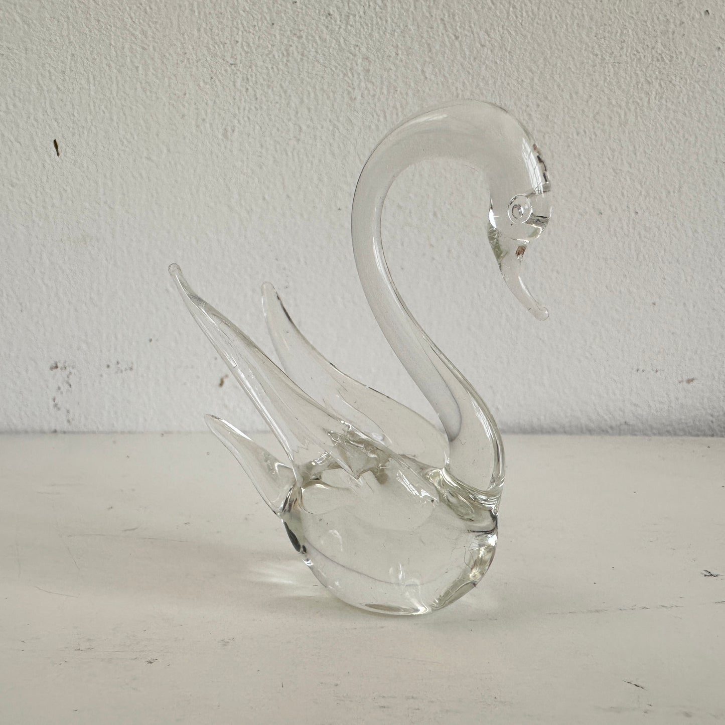 OB052 LITTLE GLASS SWAN FIGURINE