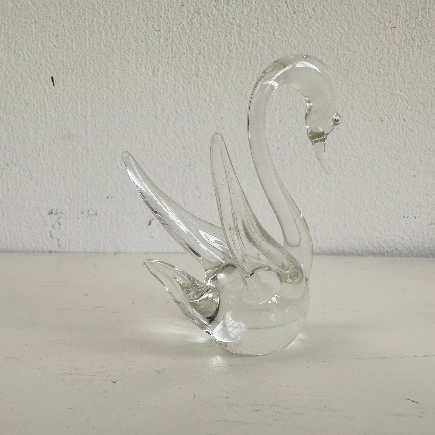 OB052 LITTLE GLASS SWAN FIGURINE