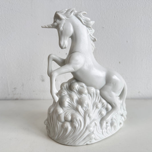 OB062 MATTE PORCELAIN UNICORN