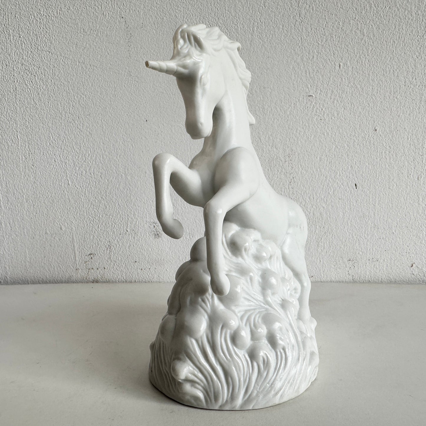 OB062 MATTE PORCELAIN UNICORN