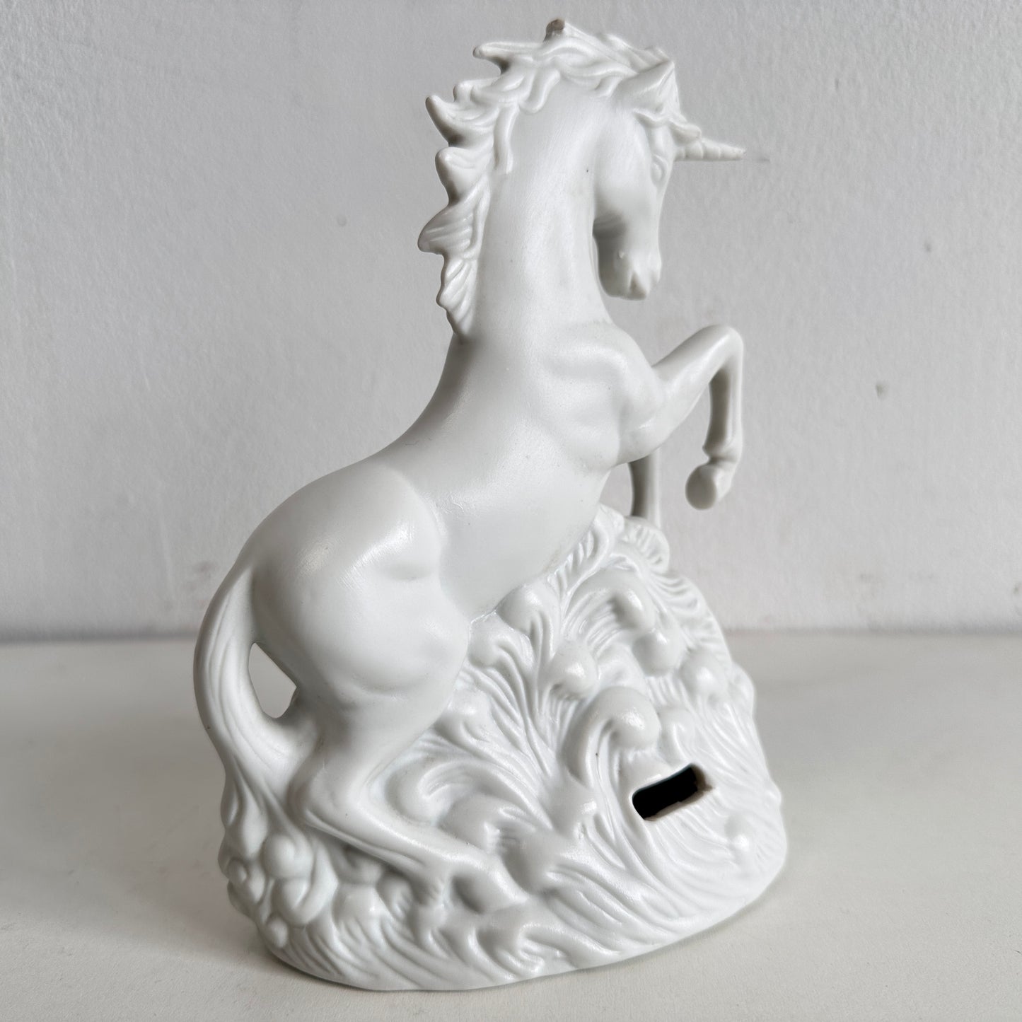 OB062 MATTE PORCELAIN UNICORN