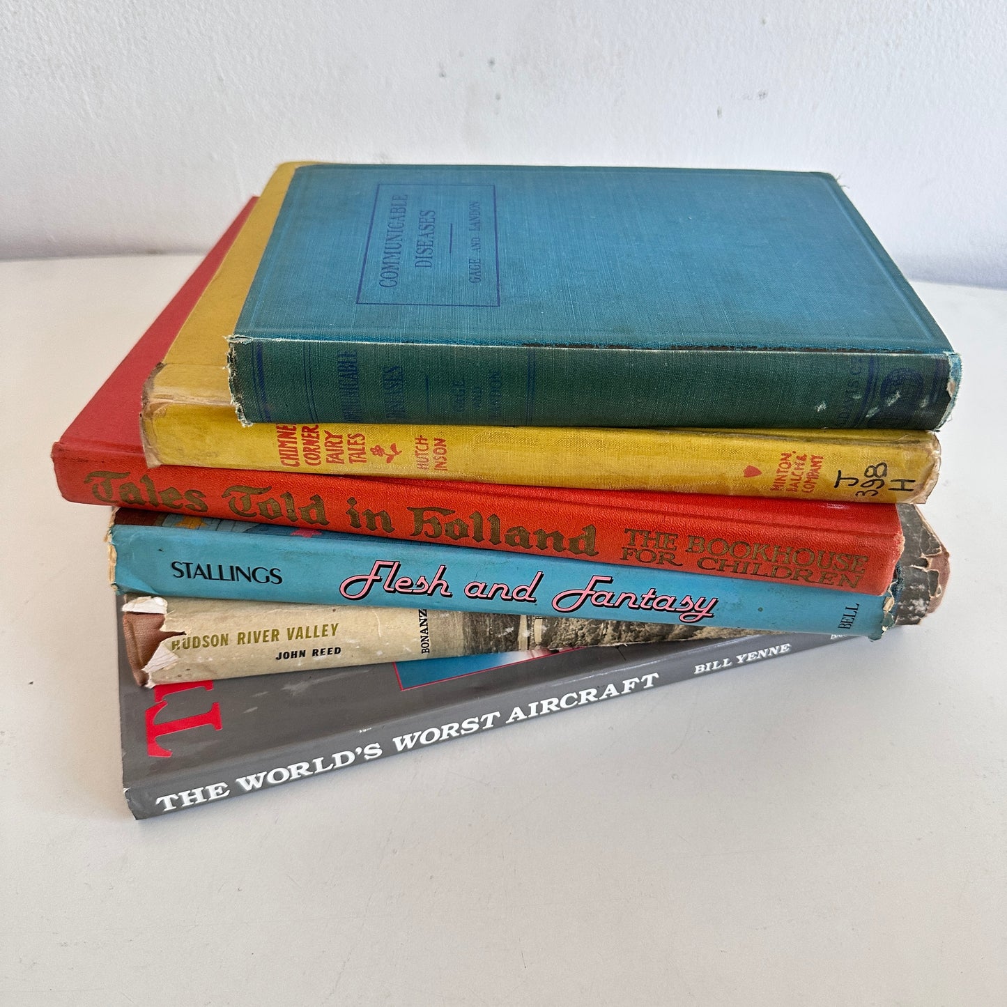 OB064 6" STACK OF BOOKS