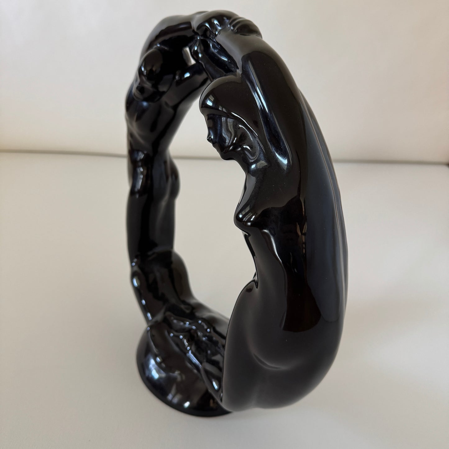 OB081 CIRCLE OF LOVE SCULPTURE
