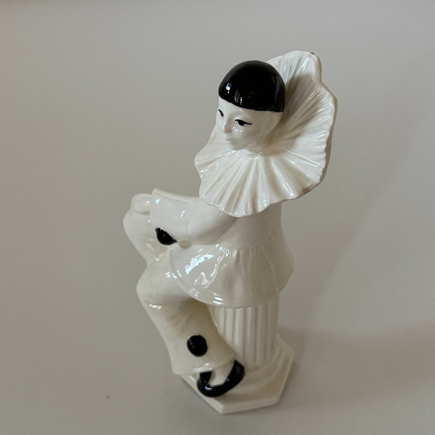 OB084 SET OF TWO BLACK & WHITE CLOWN FIGURES