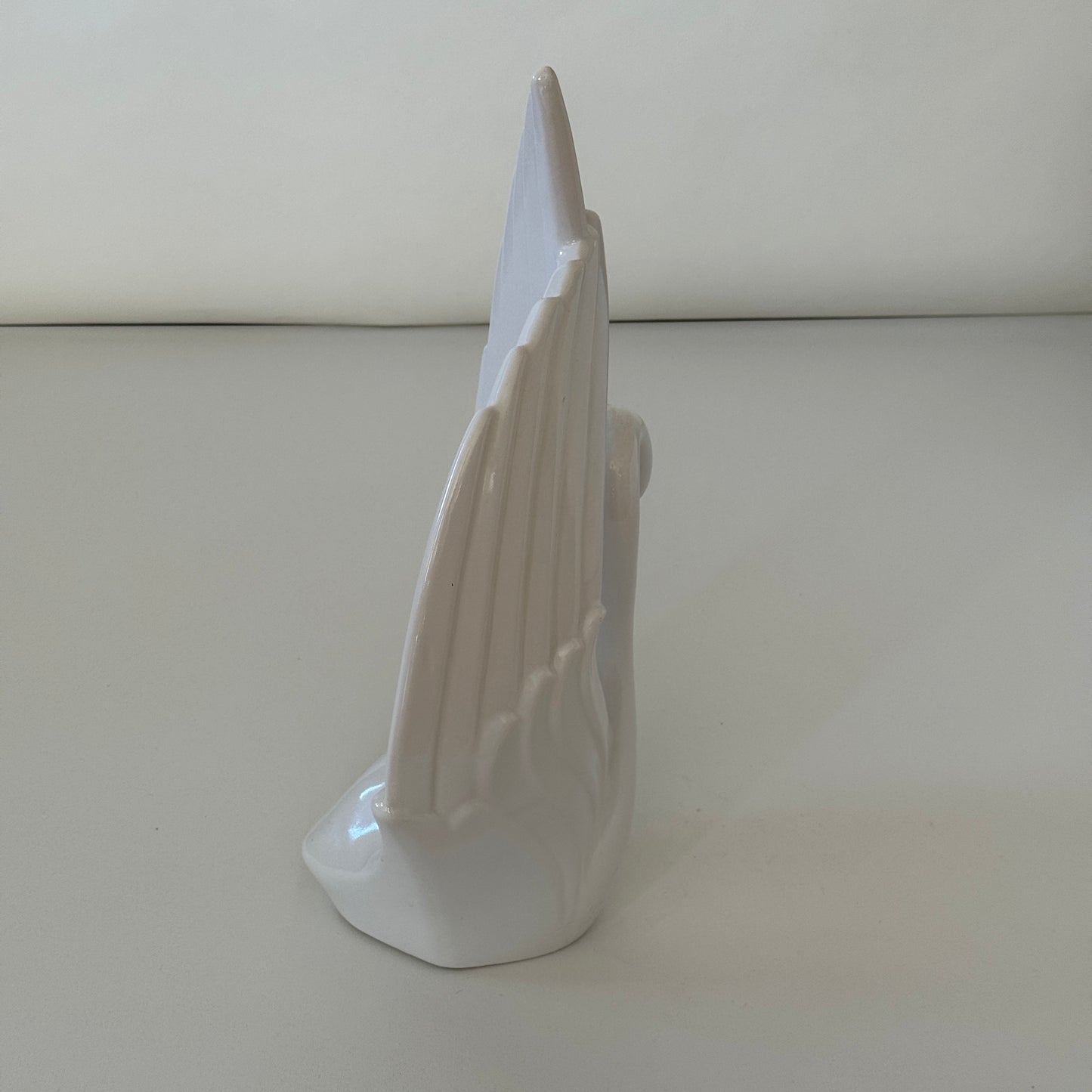 OB085 WHITE SWAN SCULPTURE
