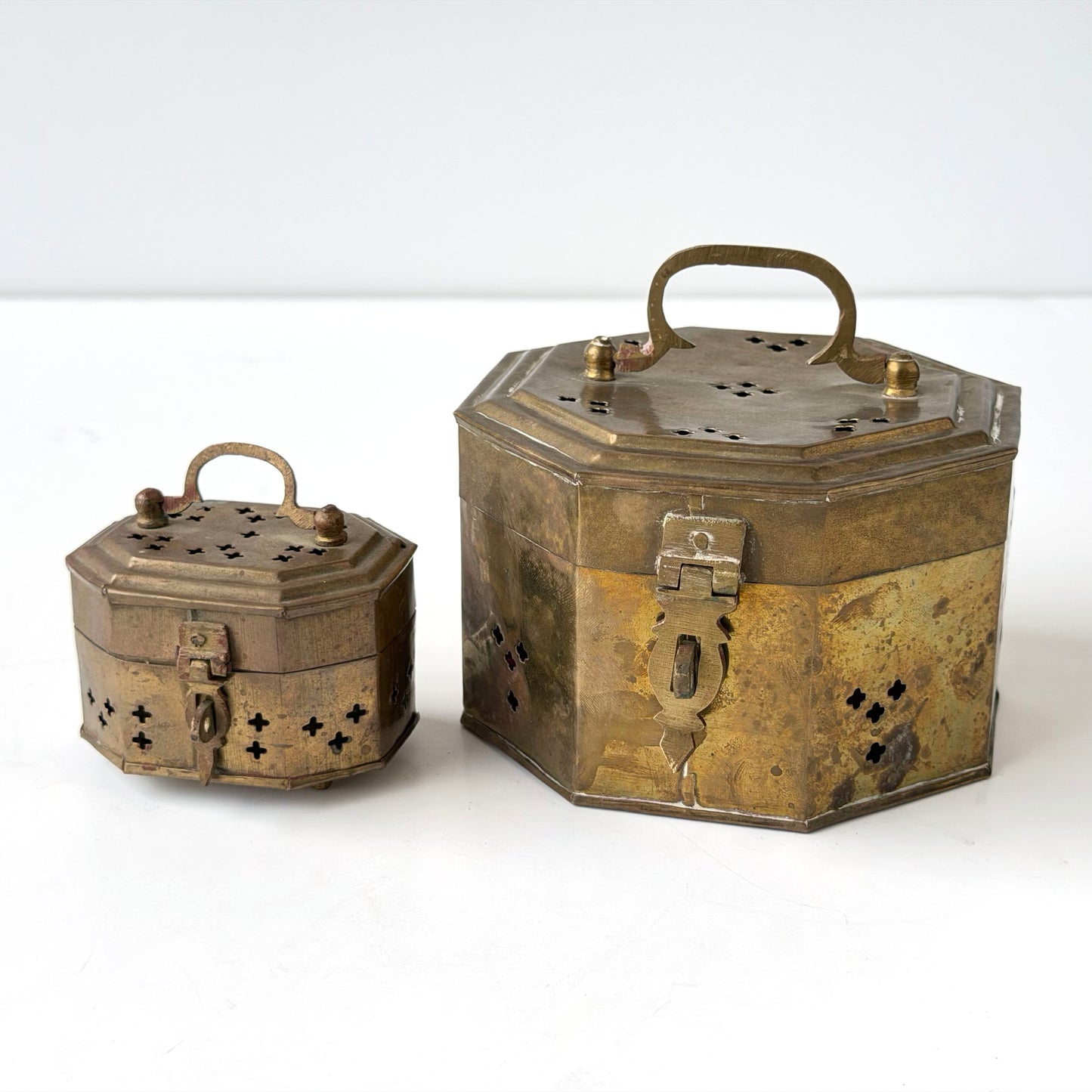 OB101 SET OF TWO BRASS TRINKET BOXES