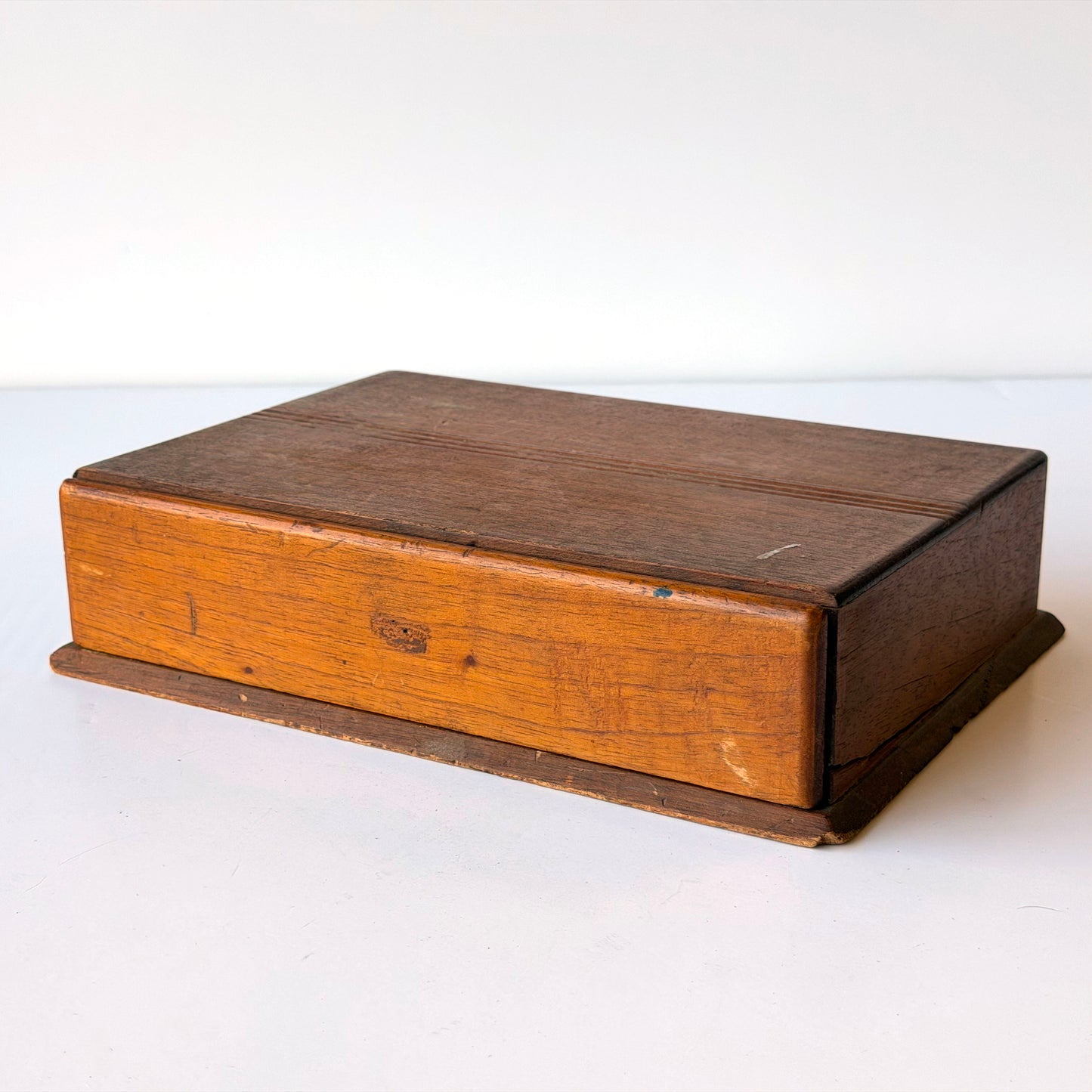 OB113 ANTIQUE CIGAR BOX