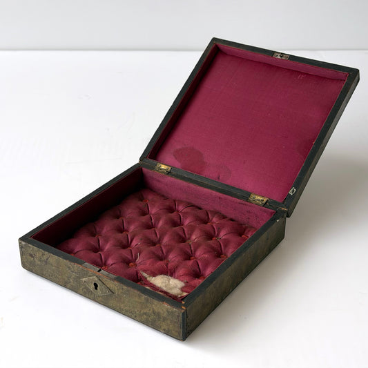OB116 DISTRESSED ANTIQUE FRENCH TRINKET BOX