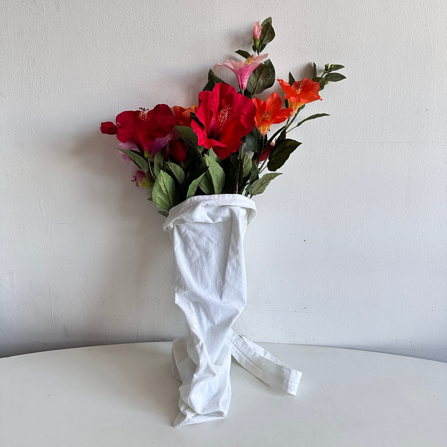 OD002 OVER THE SHOULDER WHITE LINEN FLOWER BAG