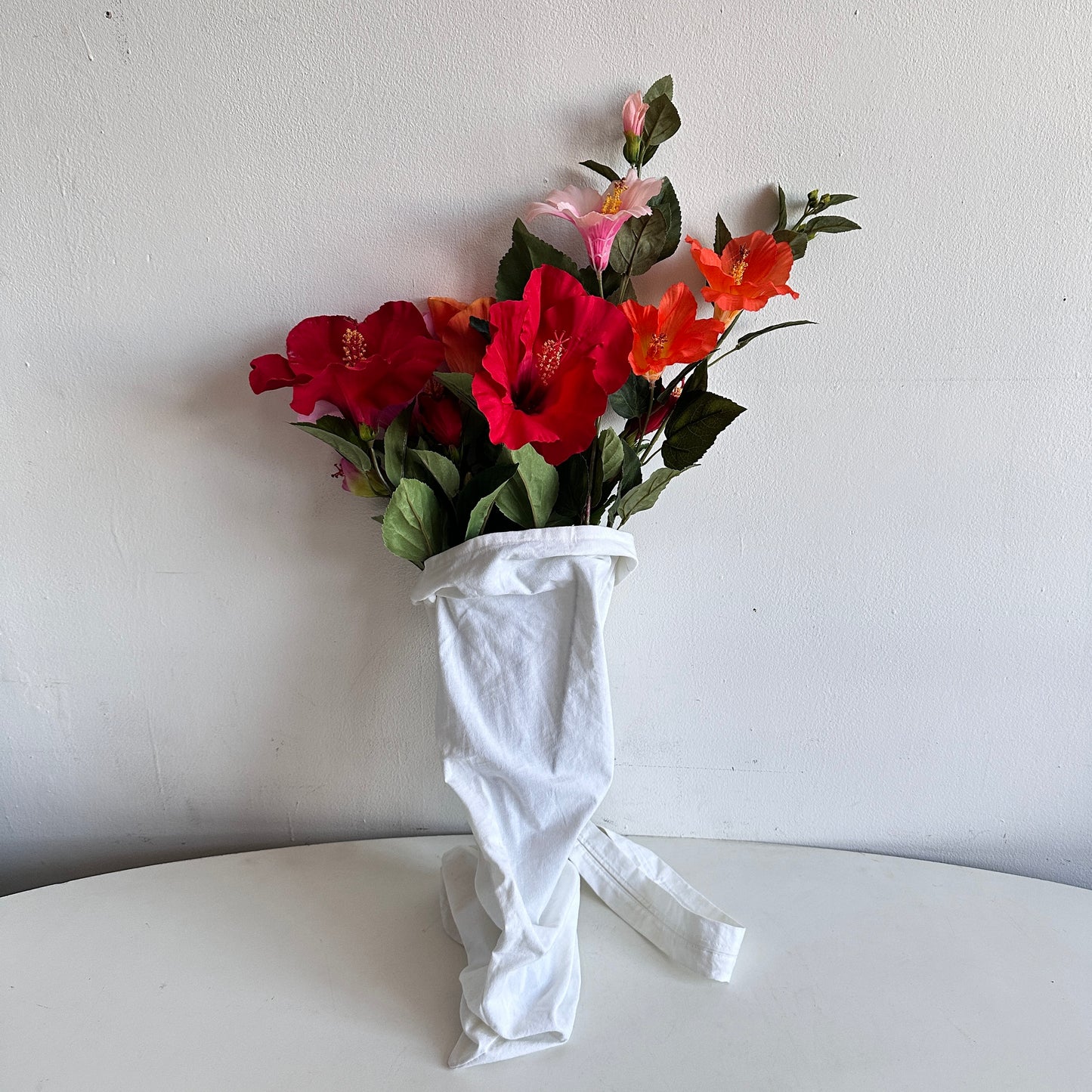 OD002 OVER THE SHOULDER WHITE LINEN FLOWER BAG