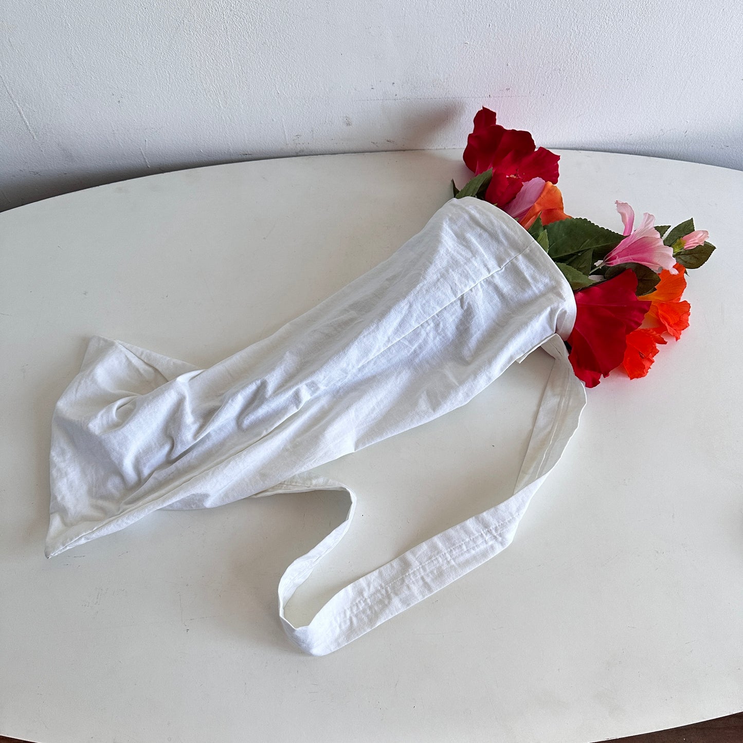 OD002 OVER THE SHOULDER WHITE LINEN FLOWER BAG