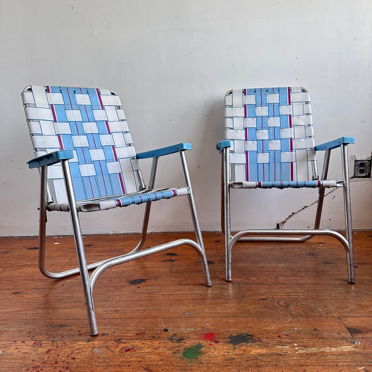 OD006 PAIR BLUE AND WHITE OUTDOOR FOLDING LAWN CHAIRS