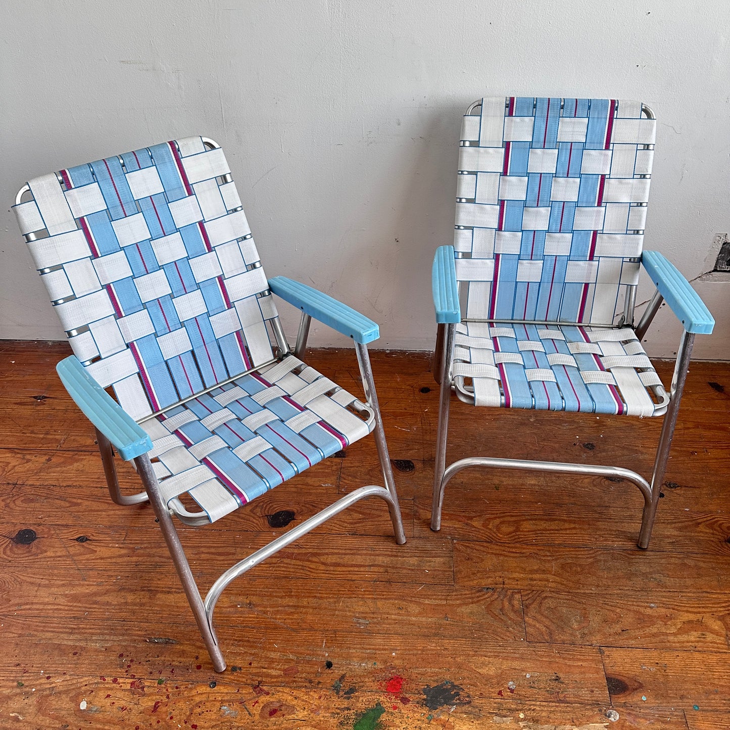 OD006 PAIR BLUE AND WHITE OUTDOOR FOLDING LAWN CHAIRS
