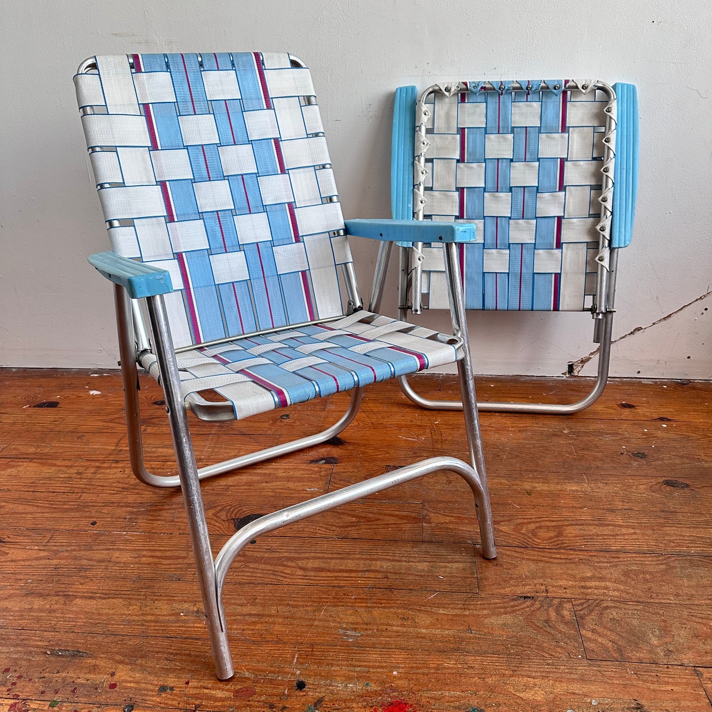 OD006 PAIR BLUE AND WHITE OUTDOOR FOLDING LAWN CHAIRS