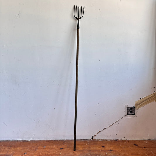 OD007 IRON & WOOD PITCHFORK