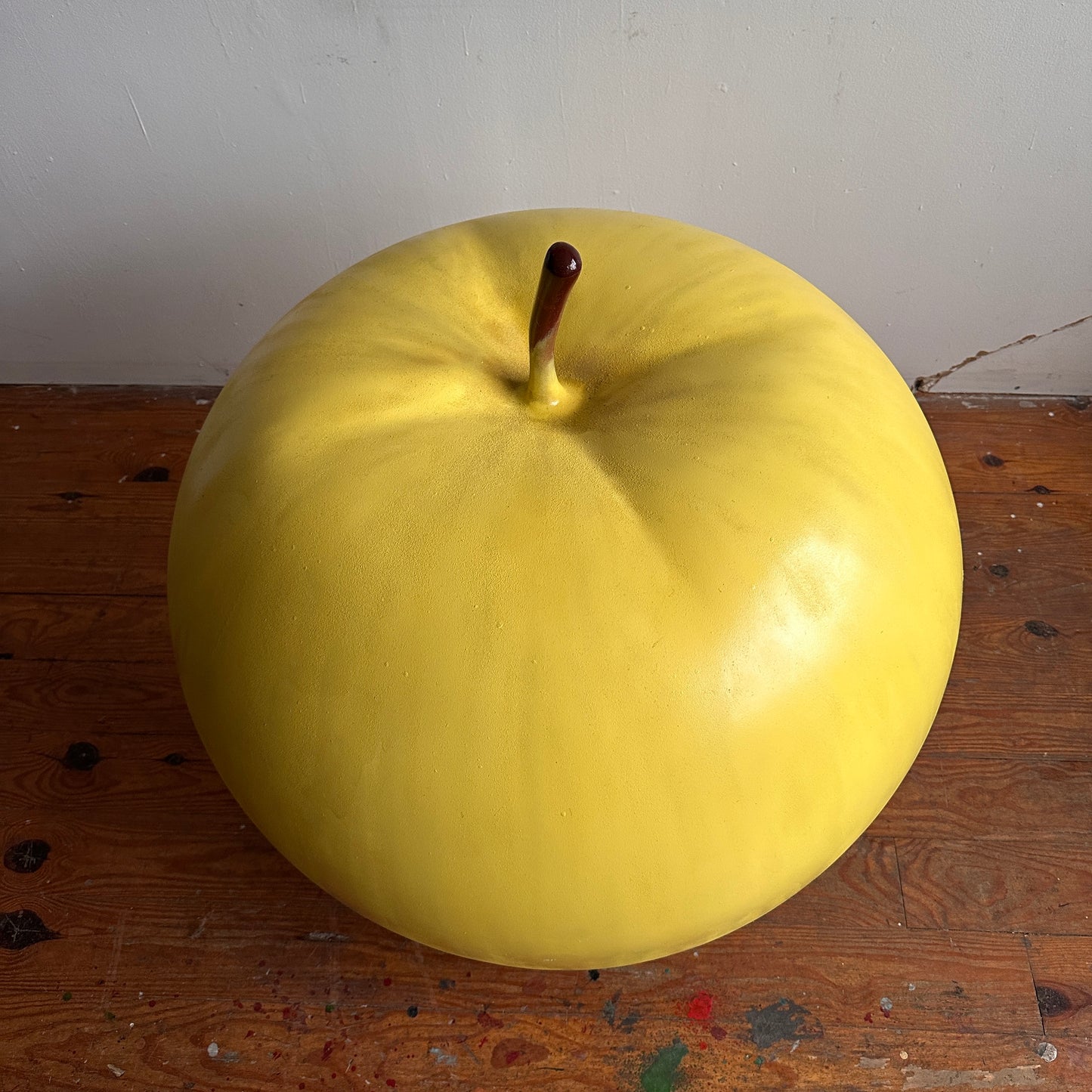 OS001 PAINTABLE BIG APPLE