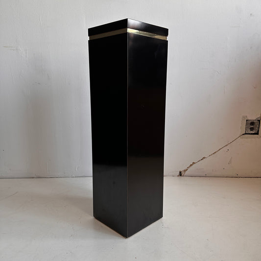 PD001 DISTRESSED LAMINATE PEDESTAL