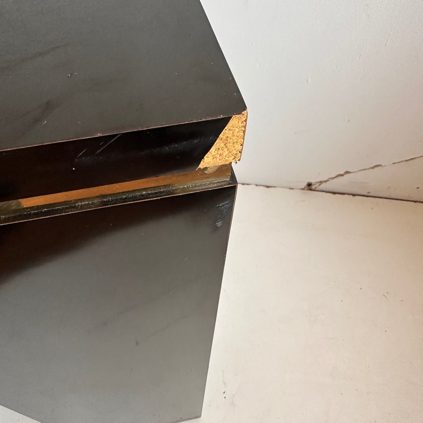PD001 DISTRESSED LAMINATE PEDESTAL