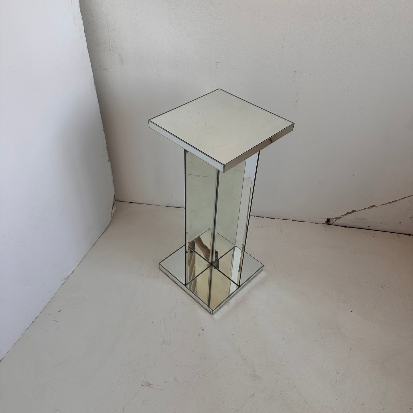 PD003 MIRROR PEDESTAL