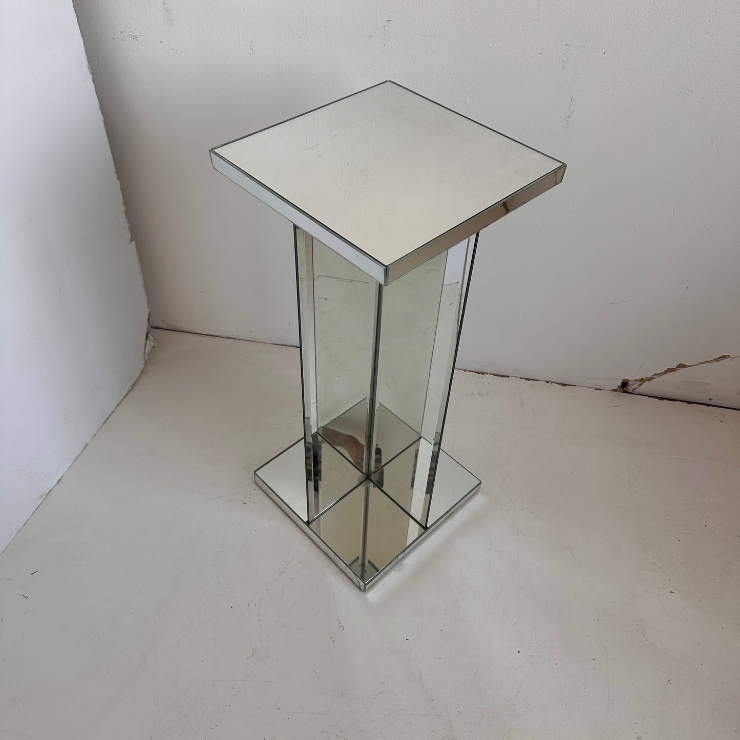 PD003 MIRROR PEDESTAL