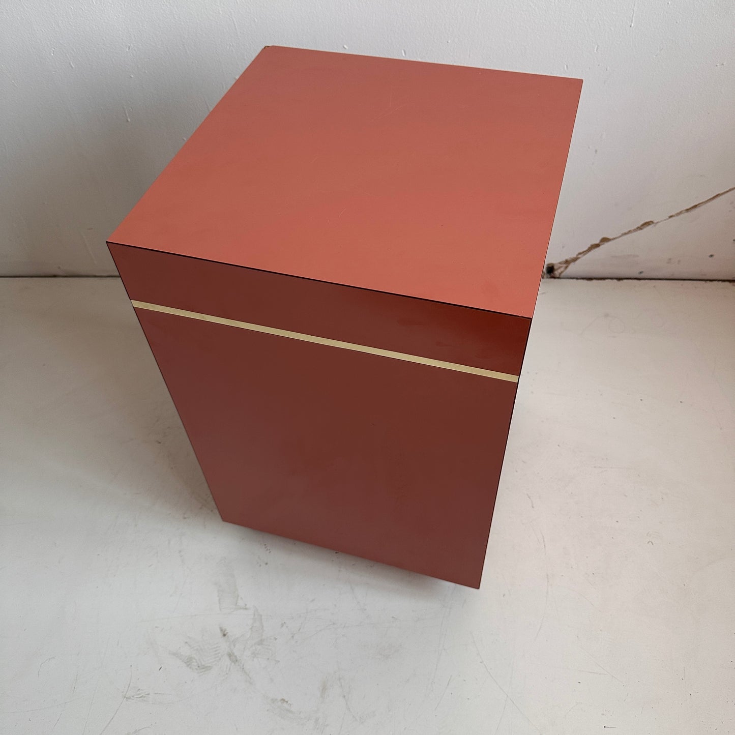 PD011 PINK & GOLD LAMINATE PEDESTAL