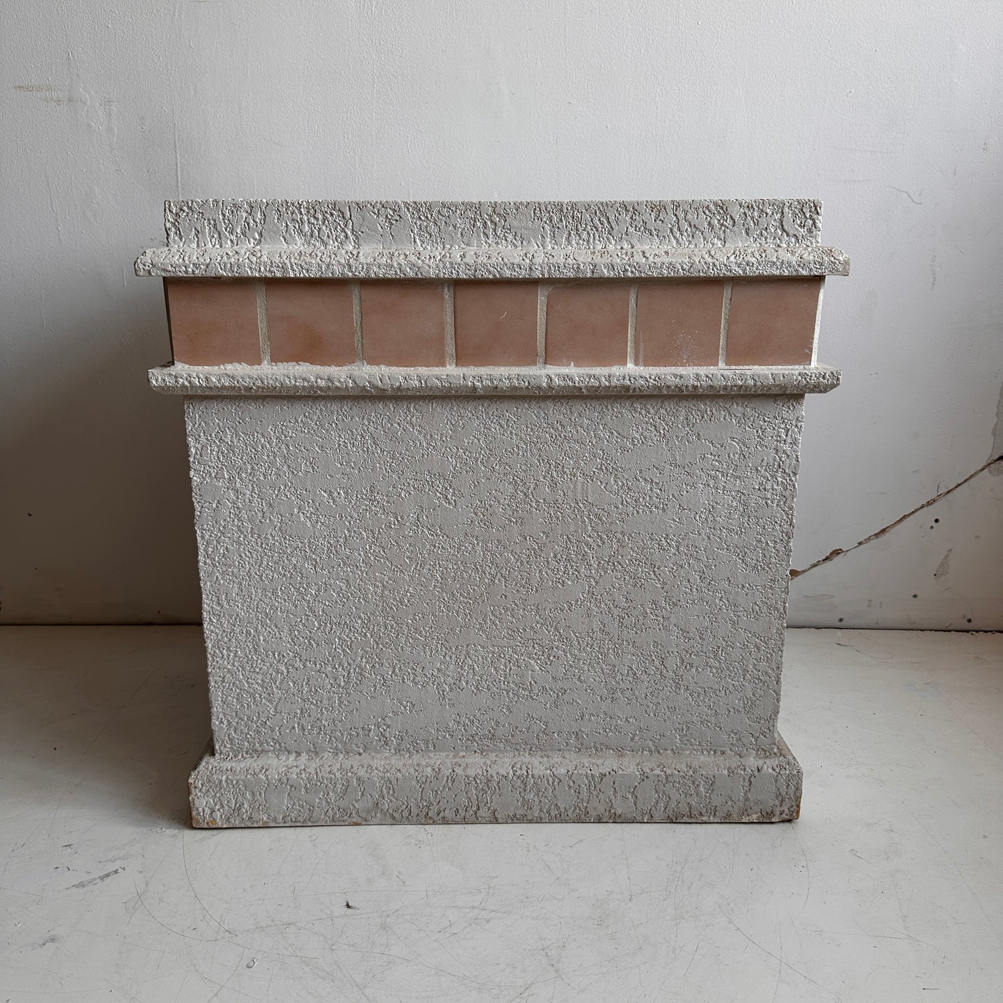 PD012 LARGE WHITE STUCCO WITH PINK TILE PEDESTAL