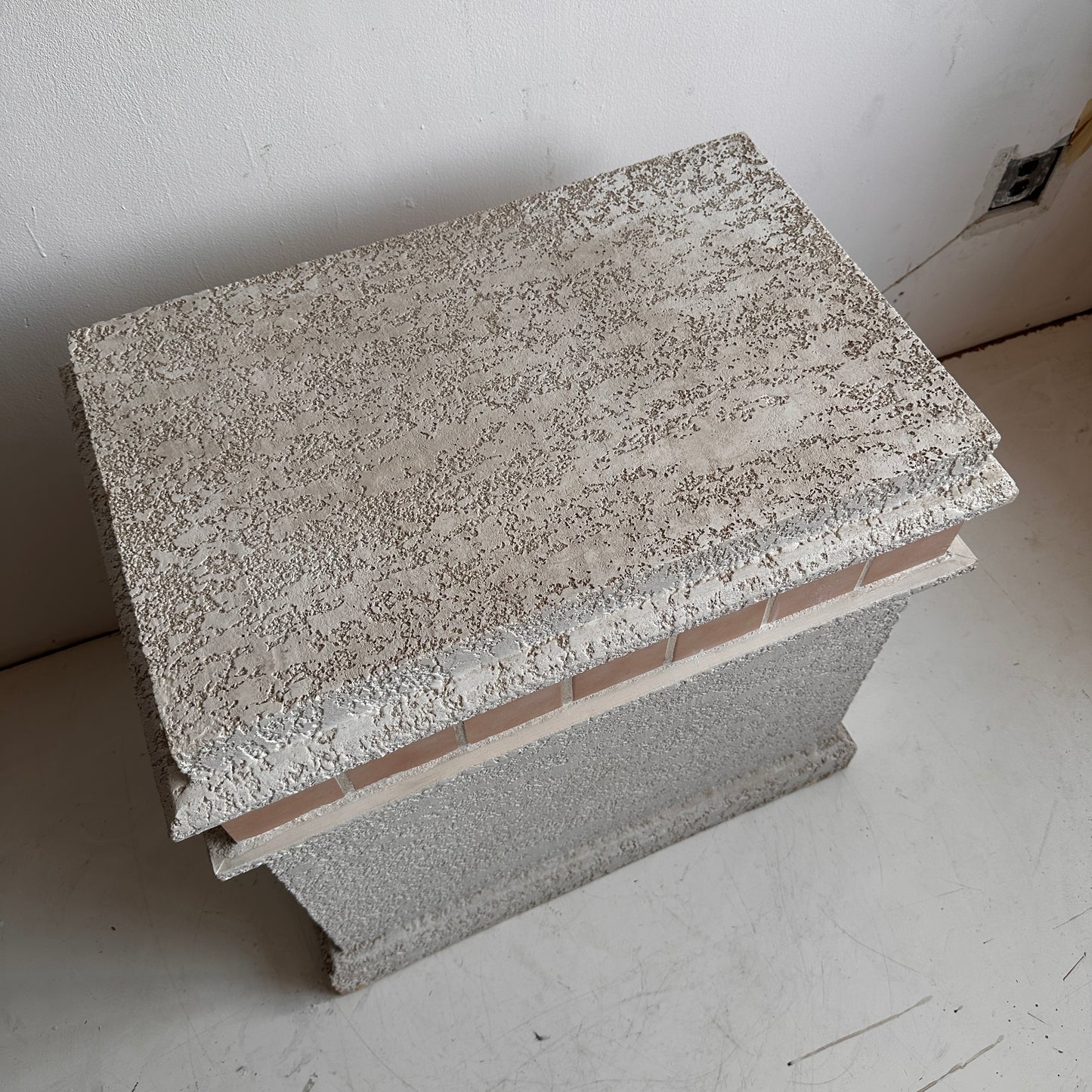 PD012 LARGE WHITE STUCCO WITH PINK TILE PEDESTAL