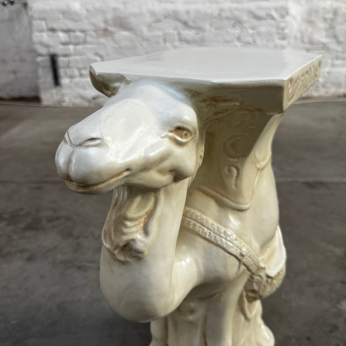 PD017 CAMEL PEDESTAL/ SIDE TABLE