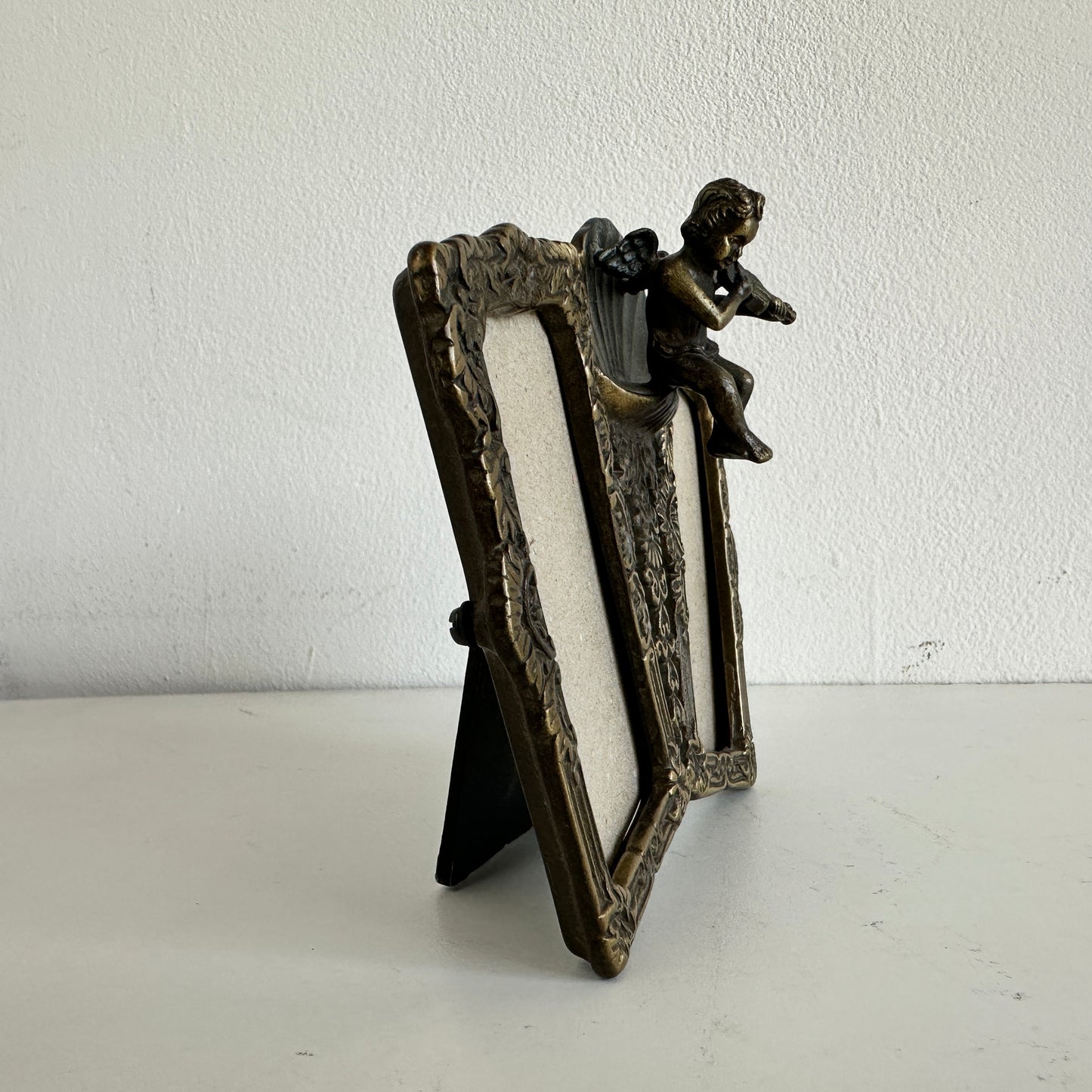 PF004 BABY ANGEL VIOLINIST BRASS DOUBLE PICTURE FRAME