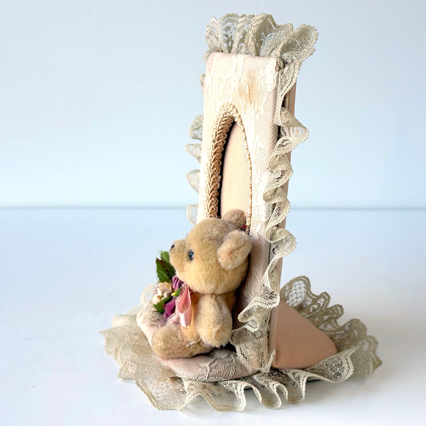 PF010 COZY BEAR FLORAL LACE PICTURE FRAME