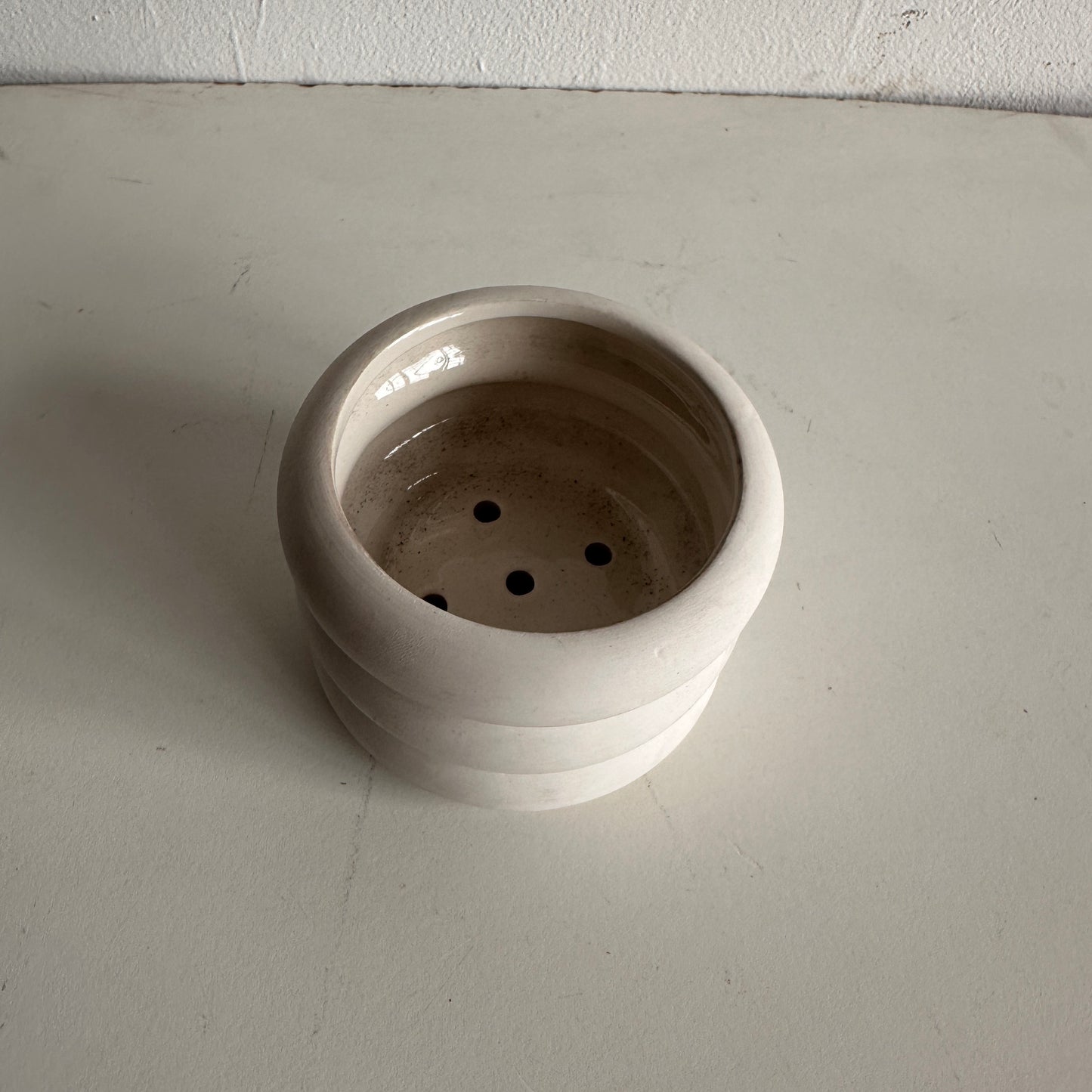 PL001 CCKW WHITE CERAMIC MINI PLANTER