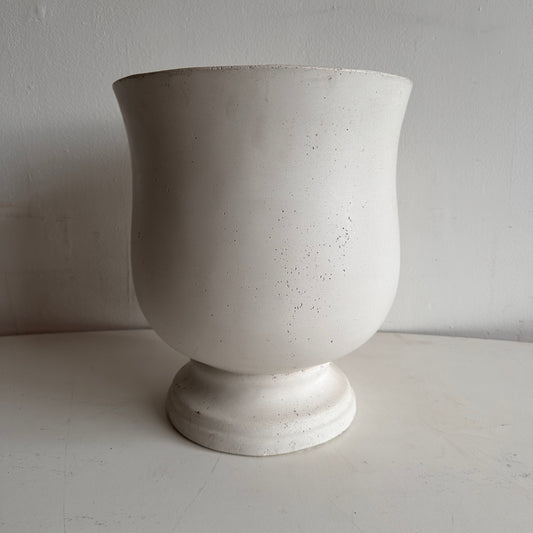 PL004 LARGE WHITE URN PLANTER