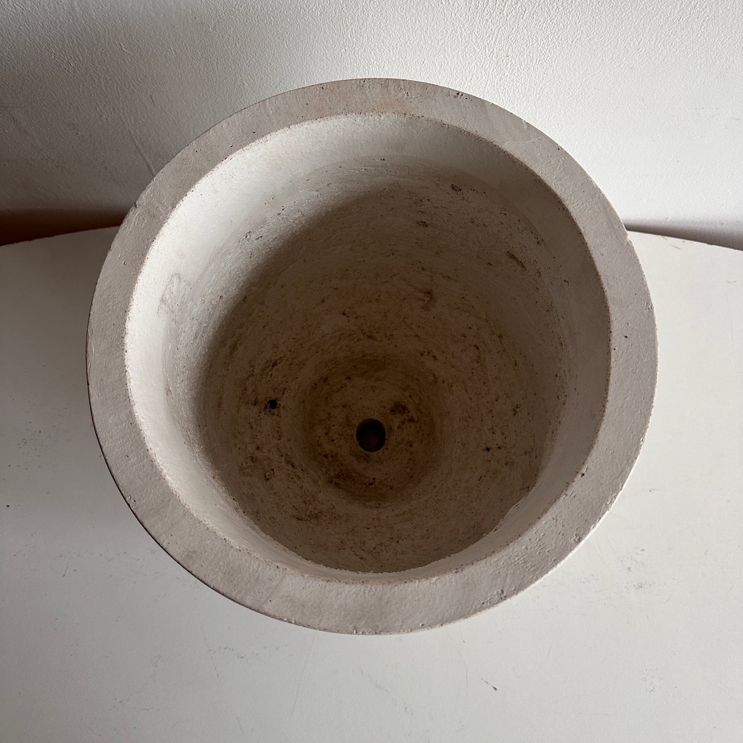PL004 LARGE WHITE URN PLANTER