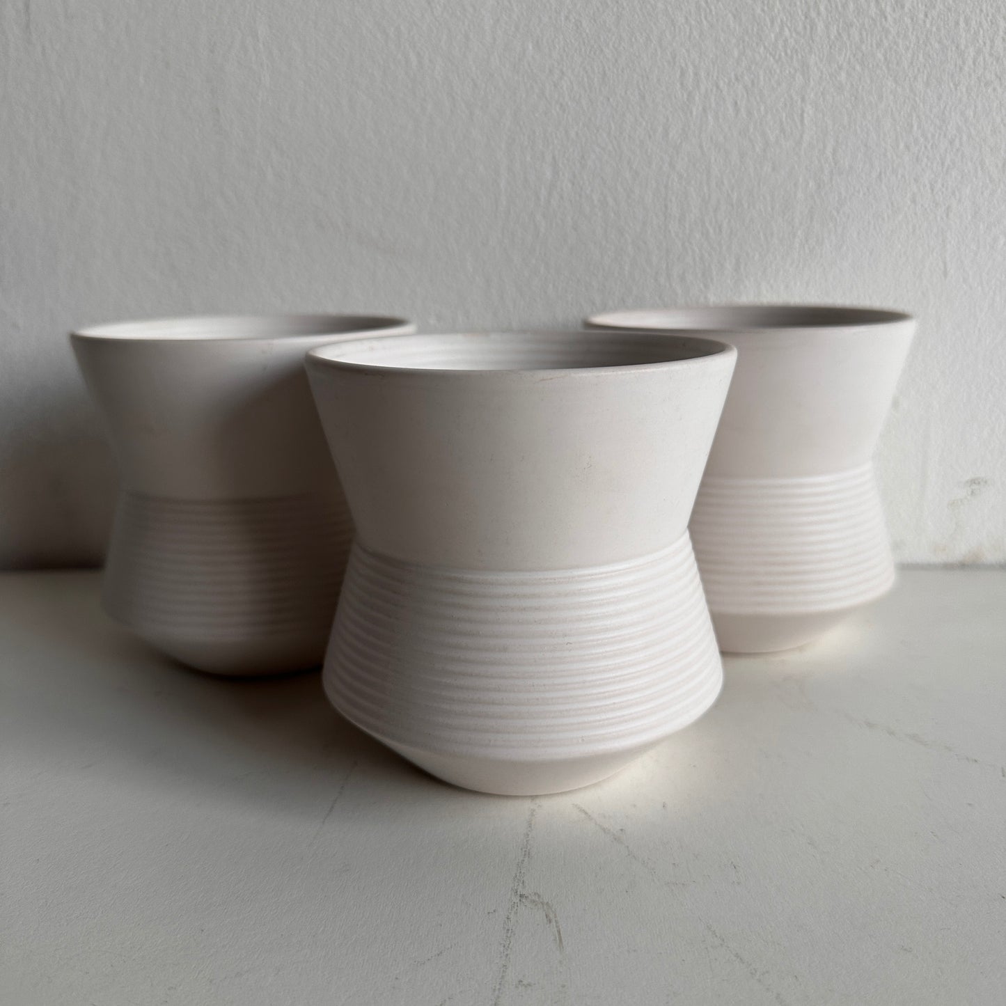PL010 SET OF THREE BOWLES WHITE PLANTERS