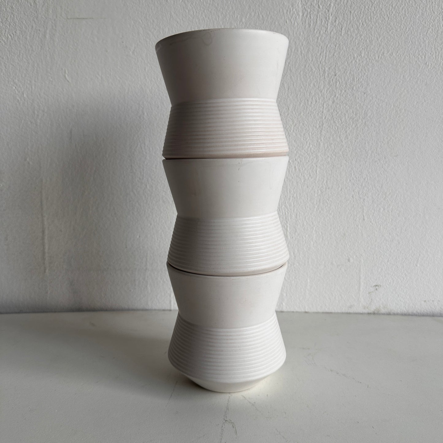 PL010 SET OF THREE BOWLES WHITE PLANTERS