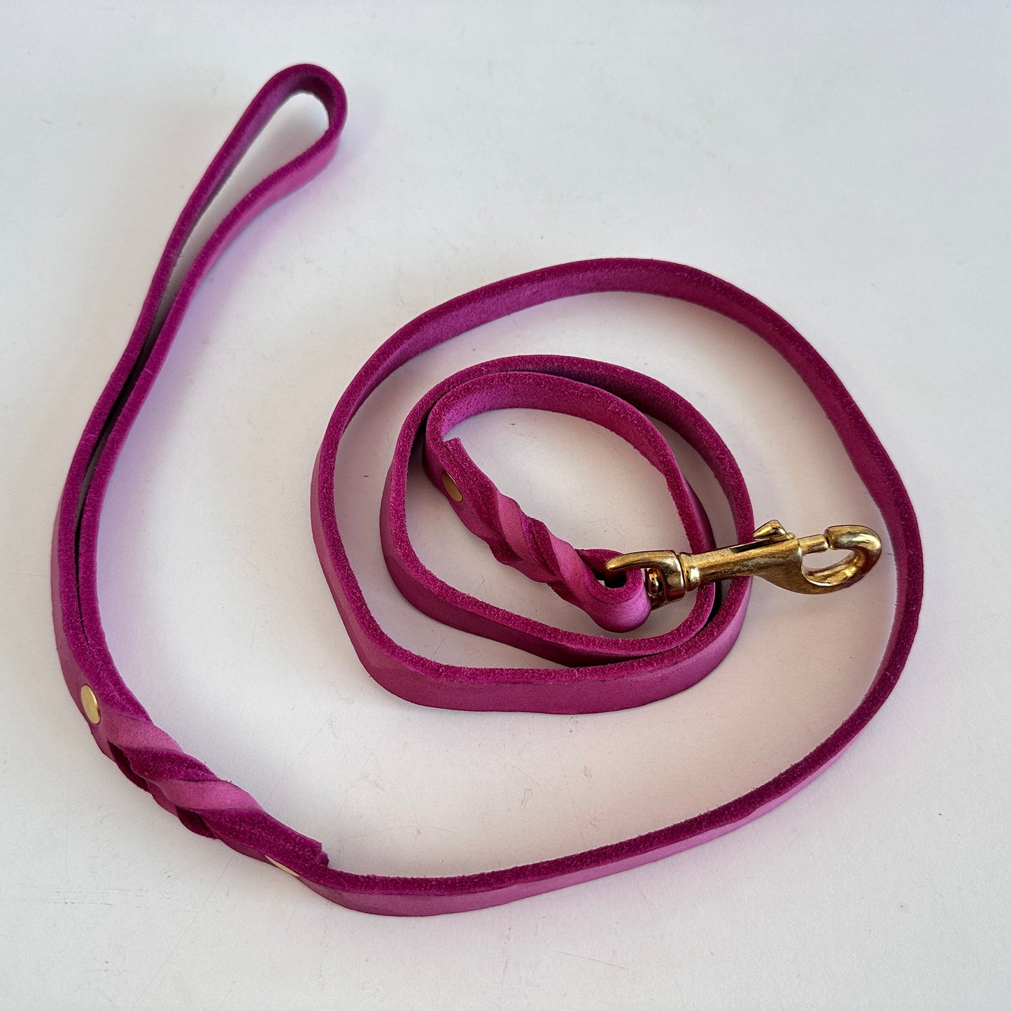 PT002 FUSCHIA LEATHER DOG LEASH