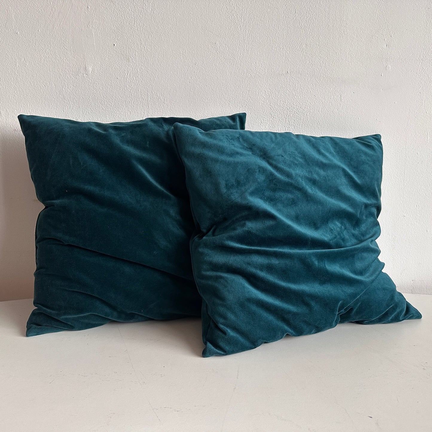PW001 PAIR OF TEAL VELVET PILLOWS