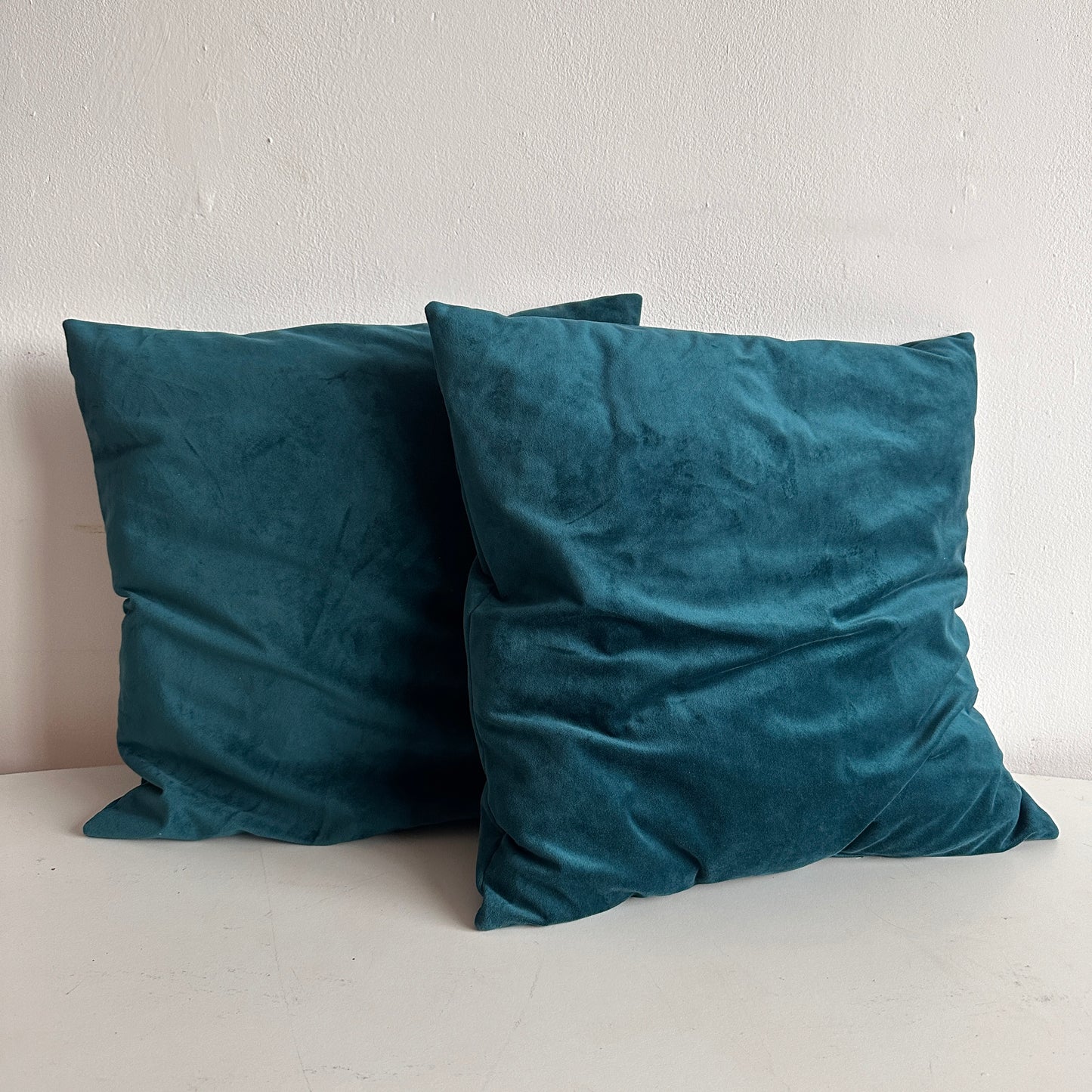 PW001 PAIR OF TEAL VELVET PILLOWS